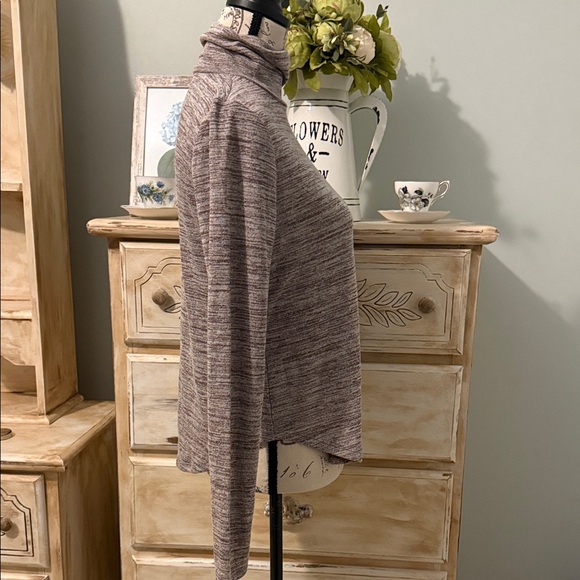 EUC Banana Republic Luxe Spun Heathered Brown Turtleneck Top - Picture 5 of 10